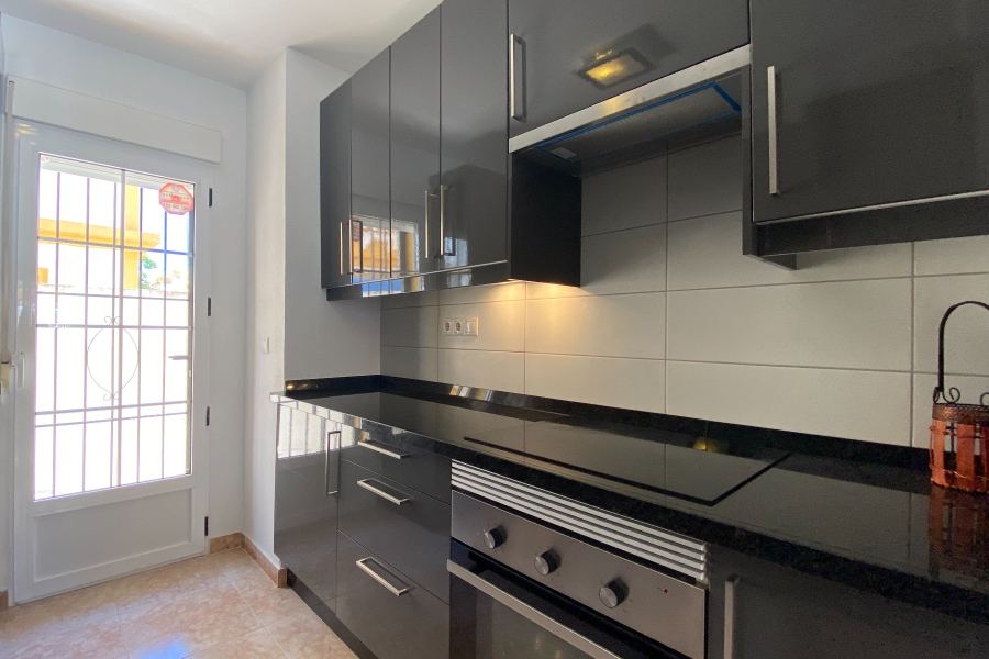 Resale - Duplex / Adosado - Torrevieja  - Aguas Nuevas