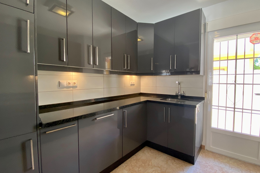 Resale - Duplex / Adosado - Torrevieja  - Aguas Nuevas