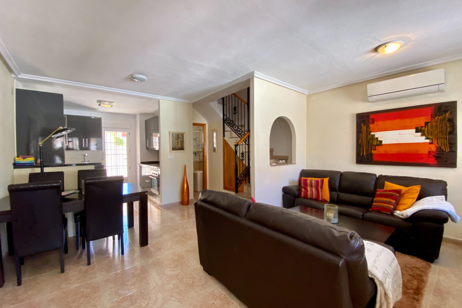 Resale - Duplex / Adosado - Torrevieja  - Aguas Nuevas