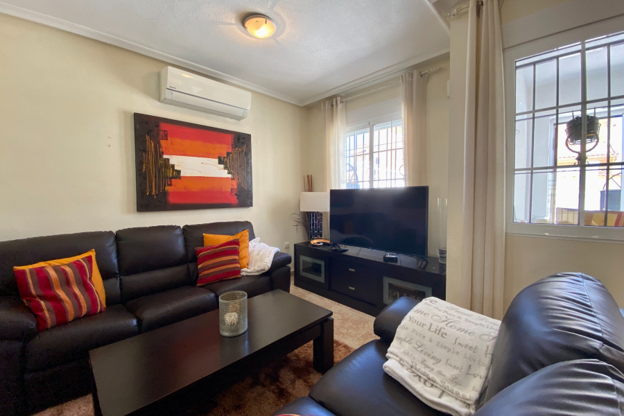 Resale - Duplex / Adosado - Torrevieja  - Aguas Nuevas