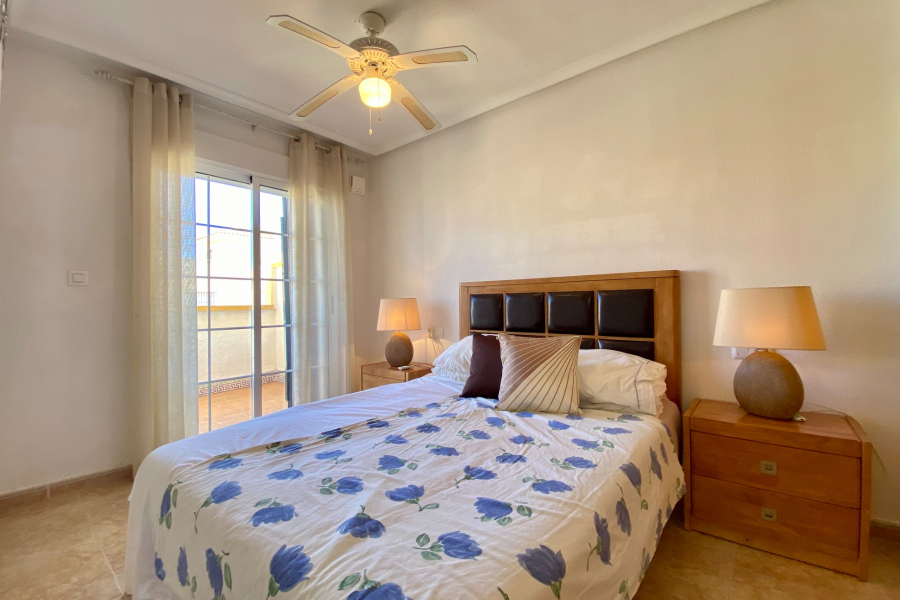 Resale - Duplex / Adosado - Torrevieja  - Aguas Nuevas