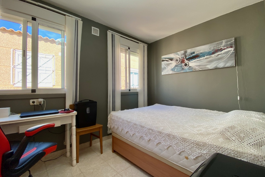 Resale - Duplex / Adosado - Torrevieja  - Aguas Nuevas