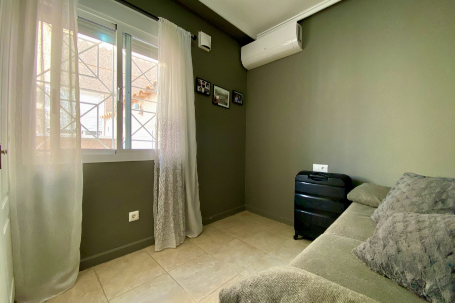 Resale - Duplex / Adosado - Torrevieja  - Aguas Nuevas