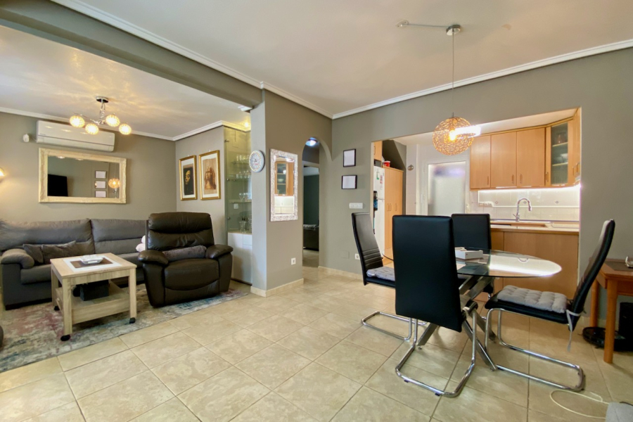 Resale - Duplex / Adosado - Torrevieja  - Aguas Nuevas