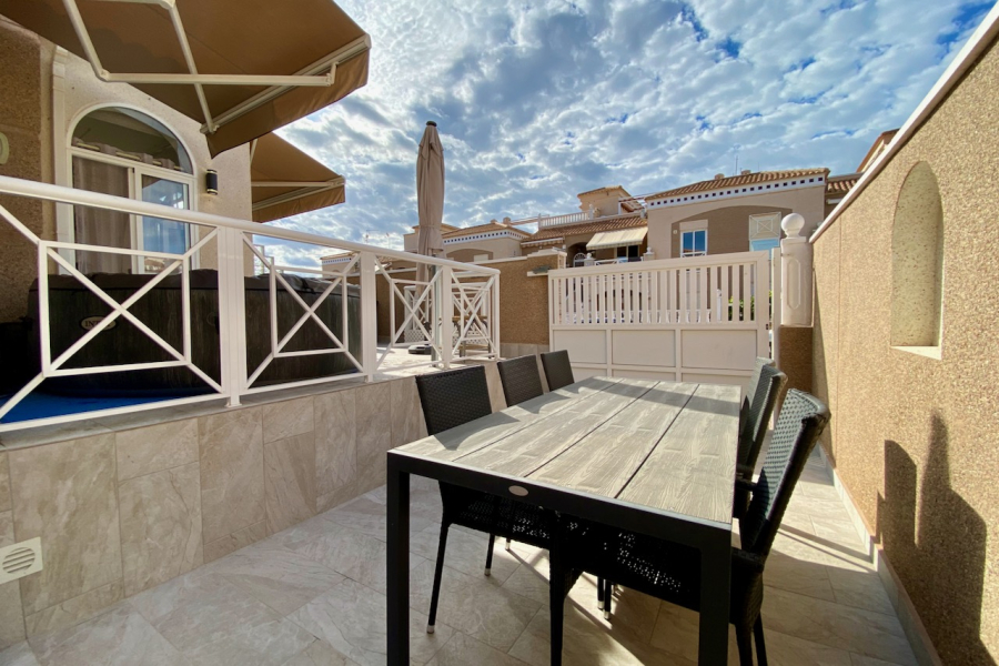 Resale - Duplex / Adosado - Torrevieja  - Aguas Nuevas