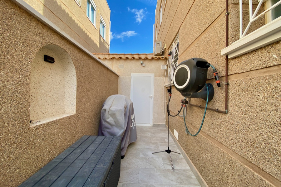 Resale - Duplex / Adosado - Torrevieja  - Aguas Nuevas