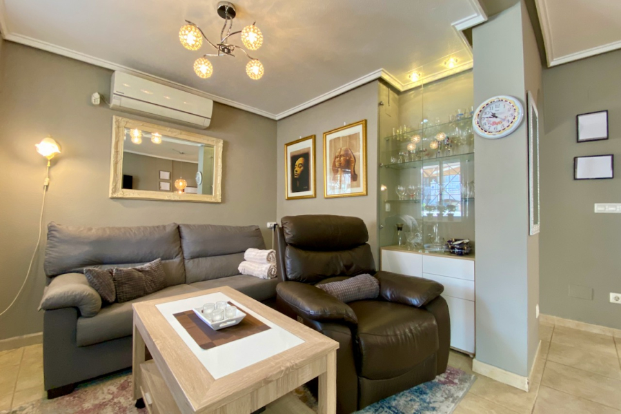 Resale - Duplex / Adosado - Torrevieja  - Aguas Nuevas