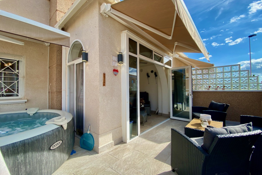 Resale - Duplex / Adosado - Torrevieja  - Aguas Nuevas