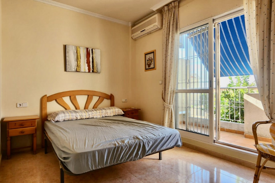 Resale - Duplex / Adosado - Torrevieja  - Aguas Nuevas