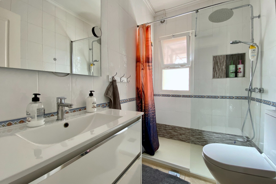 Resale - Duplex / Adosado - Torrevieja  - Aguas Nuevas