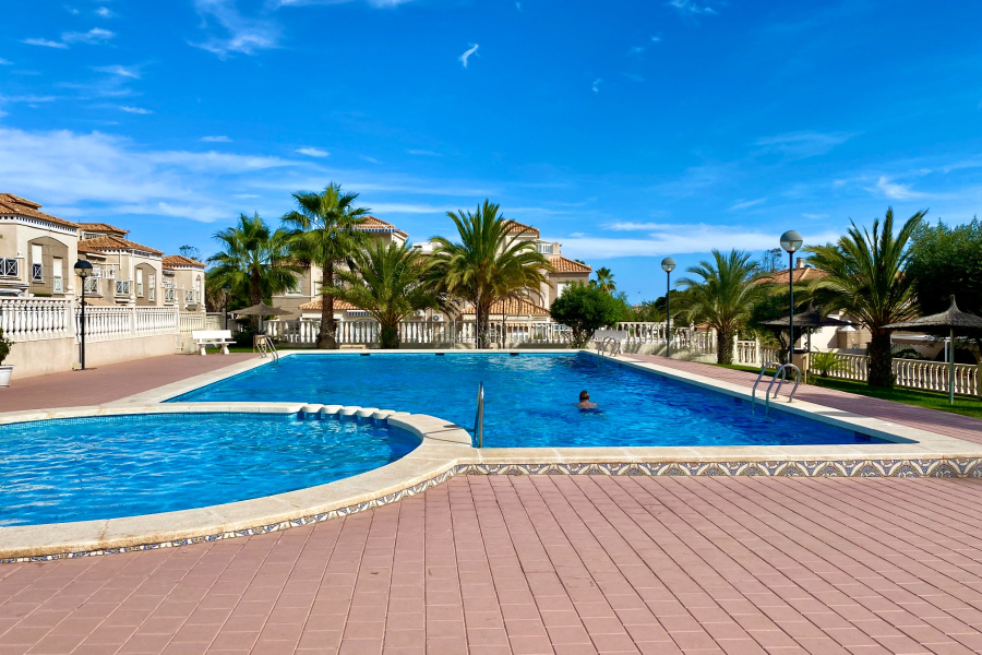 Resale - Duplex / Adosado - Torrevieja  - Aguas Nuevas