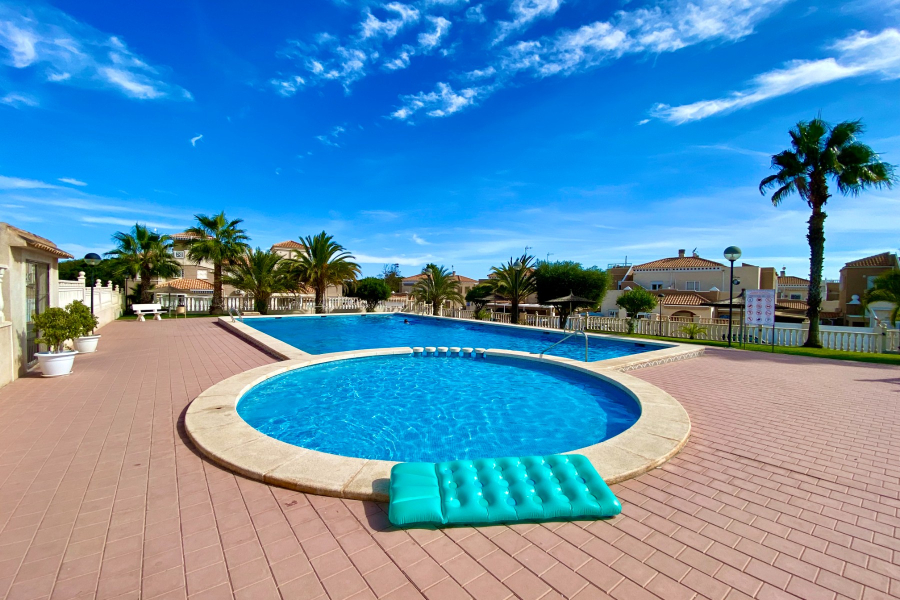 Resale - Duplex / Adosado - Torrevieja  - Aguas Nuevas