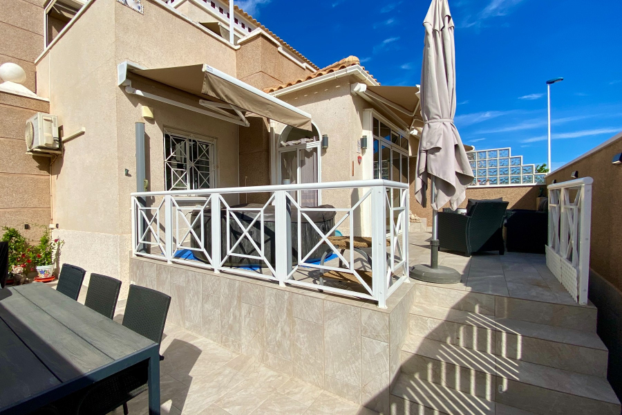 Resale - Duplex / Adosado - Torrevieja  - Aguas Nuevas