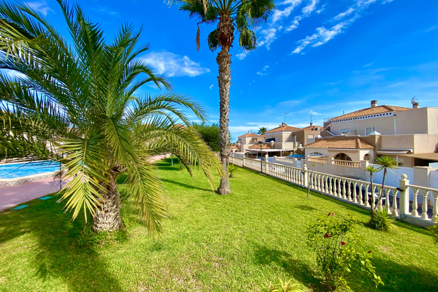 Resale - Duplex / Adosado - Torrevieja  - Aguas Nuevas