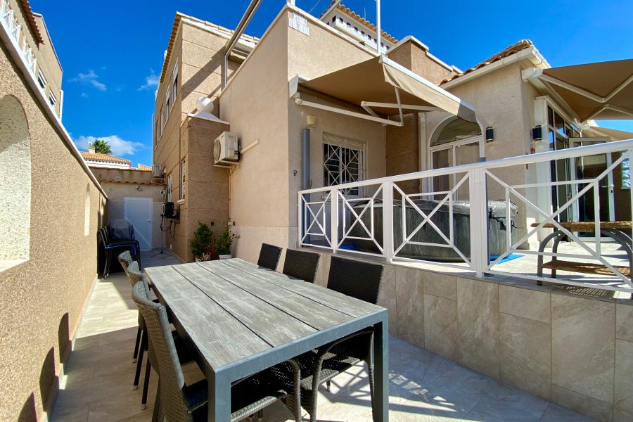 Resale - Duplex / Adosado - Torrevieja  - Aguas Nuevas