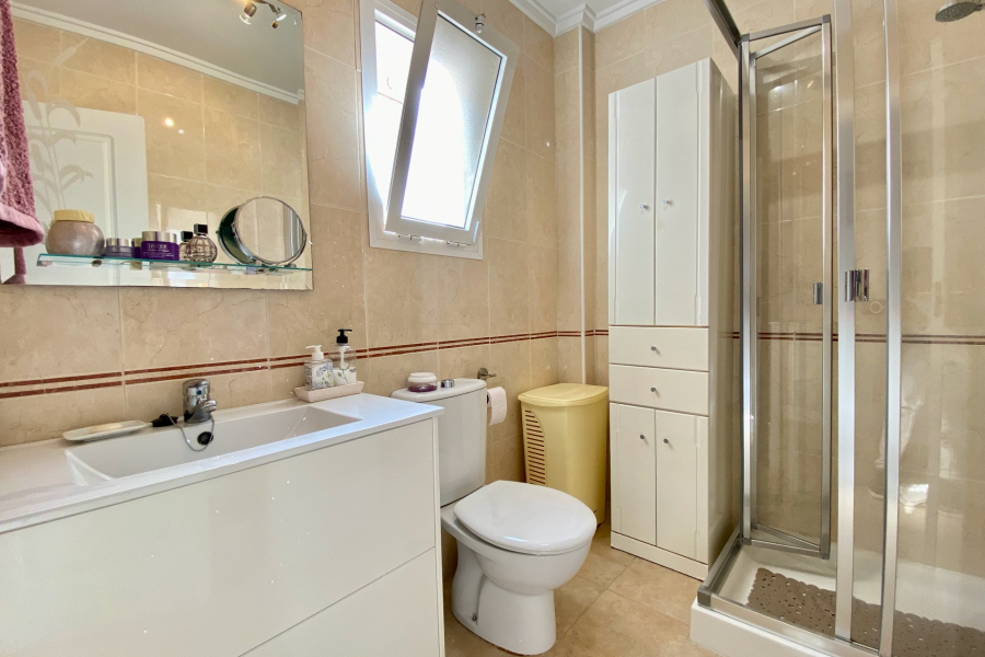 Resale - Duplex / Adosado - Torrevieja  - Aguas Nuevas