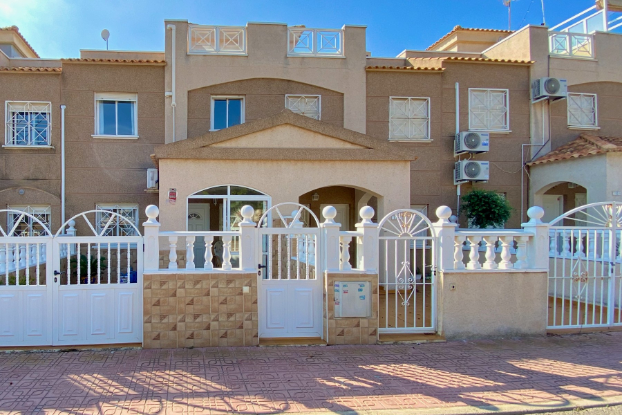 Resale - Duplex / Adosado - Torrevieja  - Aguas Nuevas