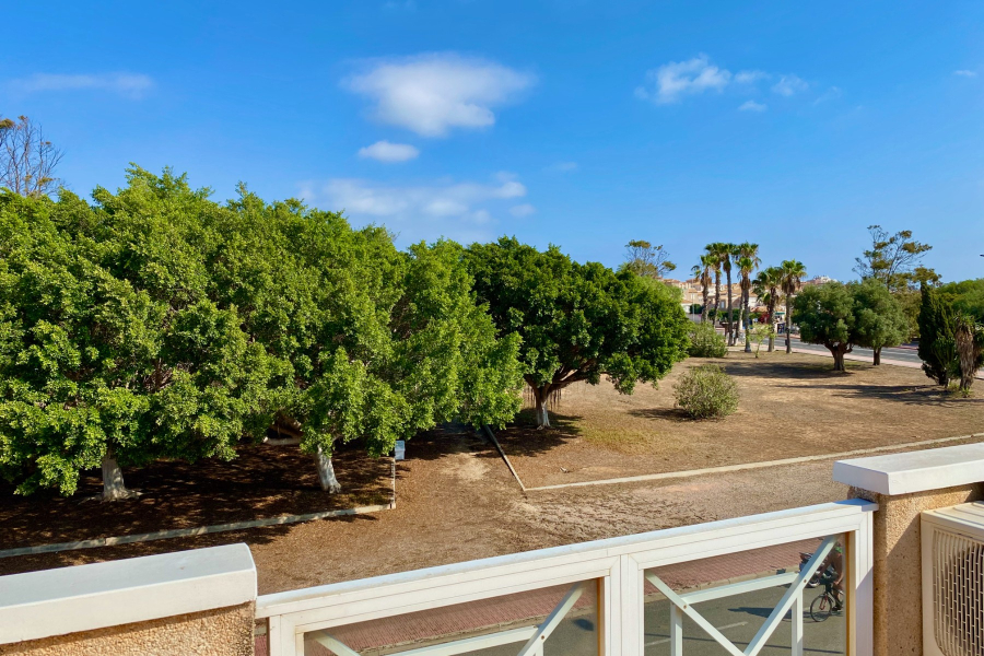 Resale - Duplex / Adosado - Torrevieja  - Aguas Nuevas