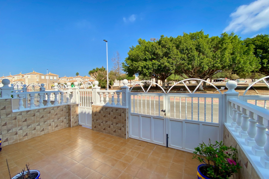 Resale - Duplex / Adosado - Torrevieja  - Aguas Nuevas