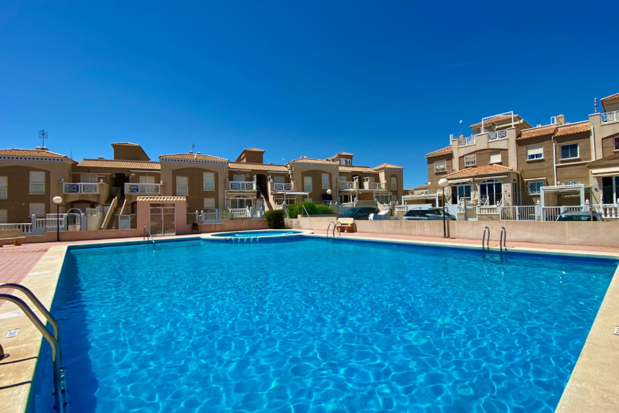 Resale - Duplex / Adosado - Torrevieja  - Aguas Nuevas