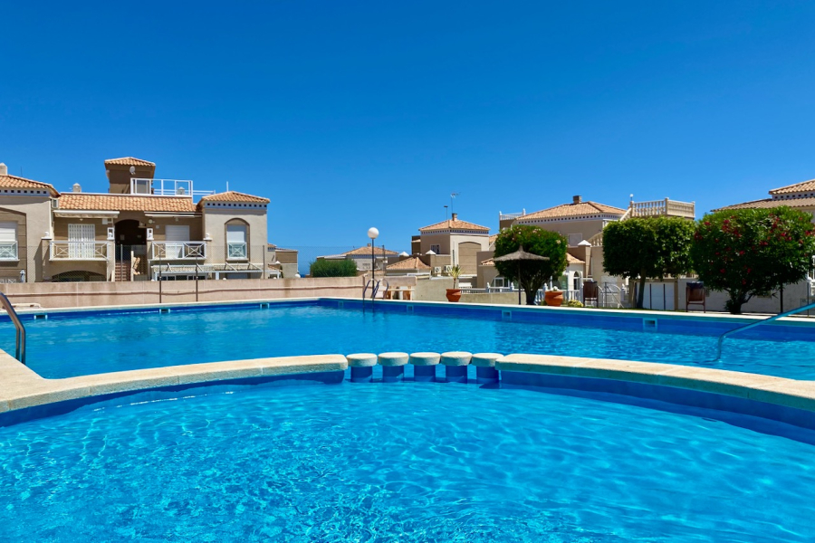 Resale - Duplex / Adosado - Torrevieja  - Aguas Nuevas