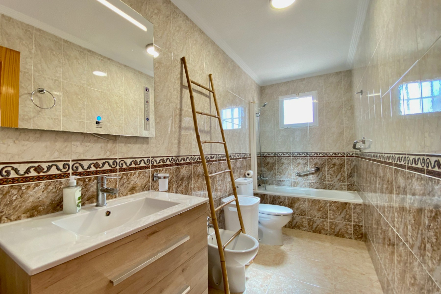 Resale - Duplex / Adosado - Torrevieja  - La Mata