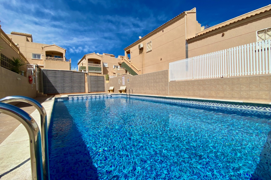 Resale - Duplex / Adosado - Torrevieja  - La Mata