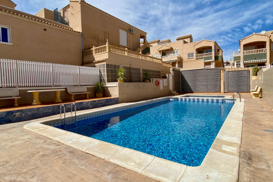 Resale - Duplex / Adosado - Torrevieja  - La Mata