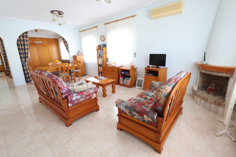 Resale - Villa / Semi-adosado - Torrevieja  - Los Balcones