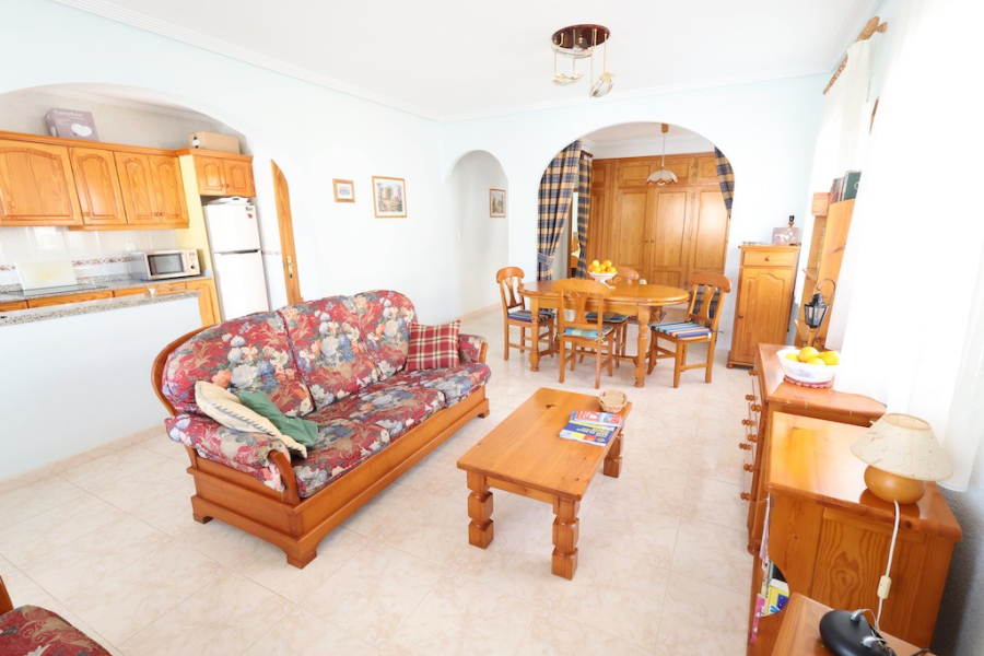 Resale - Villa / Semi-adosado - Torrevieja  - Los Balcones