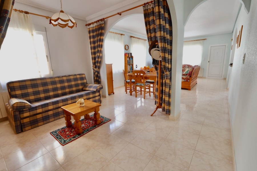 Resale - Villa / Semi-adosado - Torrevieja  - Los Balcones