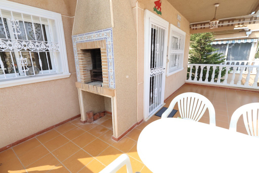 Resale - Villa / Semi-adosado - Torrevieja  - Los Balcones