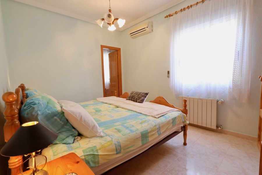 Resale - Villa / Semi-adosado - Torrevieja  - Los Balcones