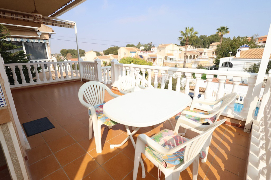 Resale - Villa / Semi-adosado - Torrevieja  - Los Balcones