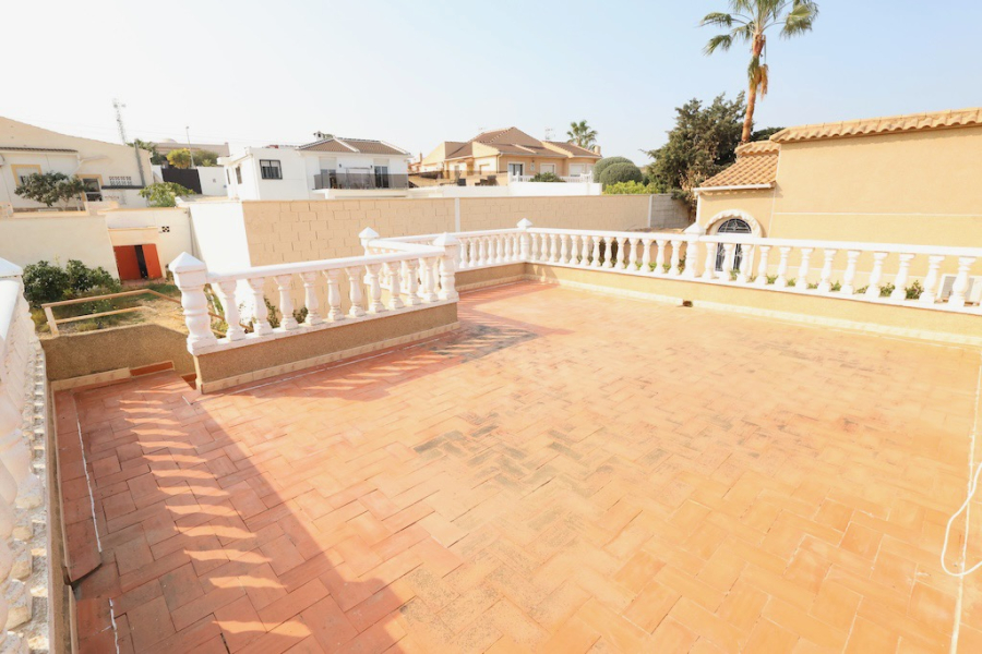 Resale - Villa / Semi-adosado - Torrevieja  - Los Balcones