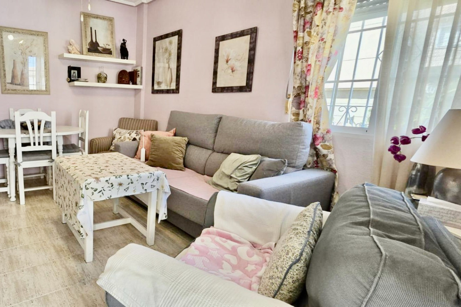 Resale - Apartamento/Bungalow - Torrevieja  - Aguas Nuevas