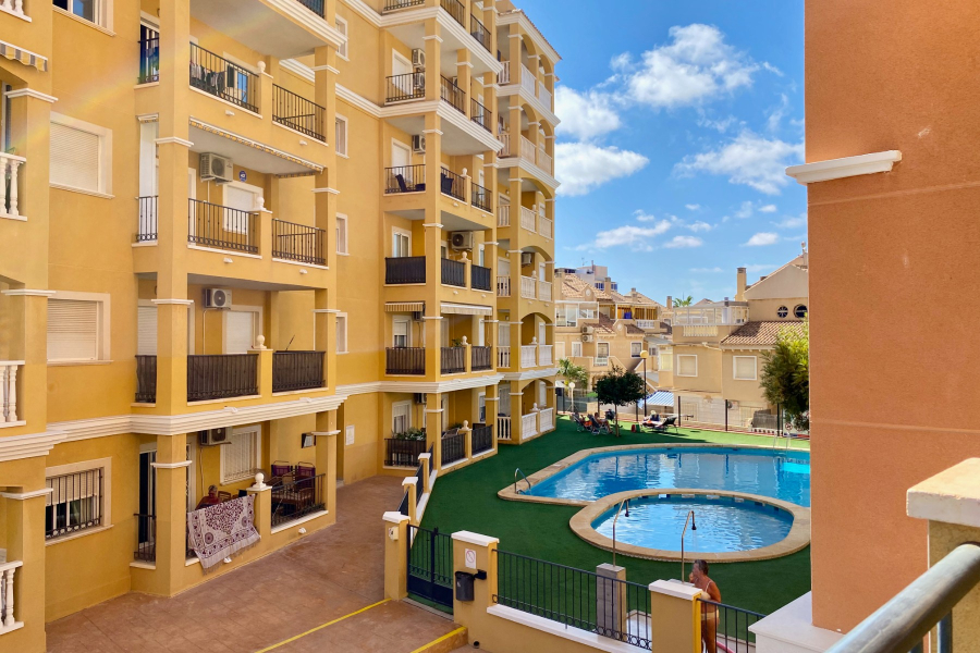 Resale - Apartment/Bungalow - Torrevieja  - Aguas Nuevas