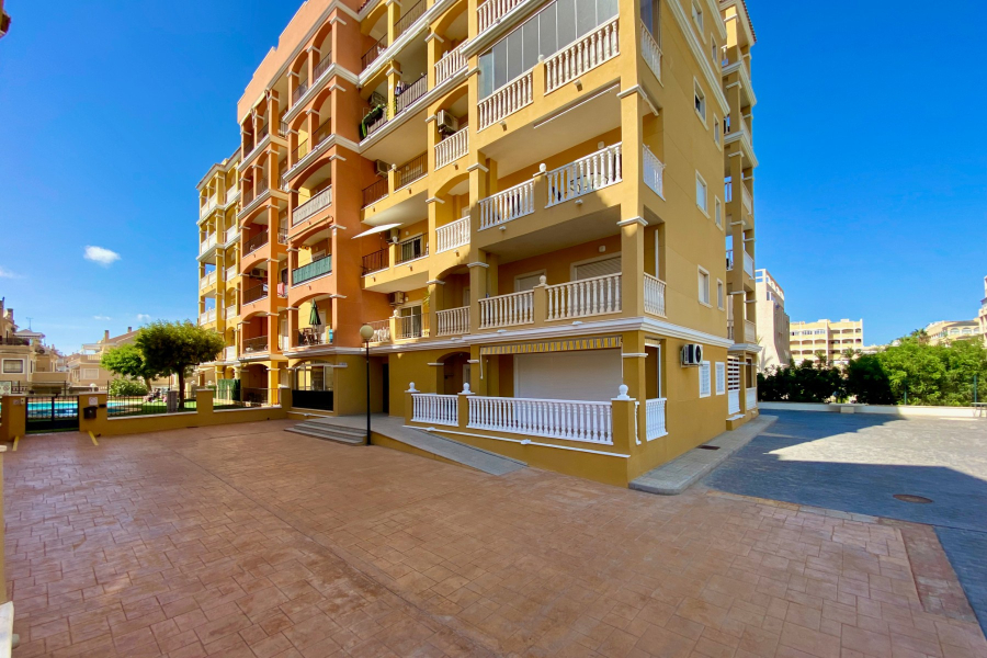 Resale - Apartment/Bungalow - Torrevieja  - Aguas Nuevas