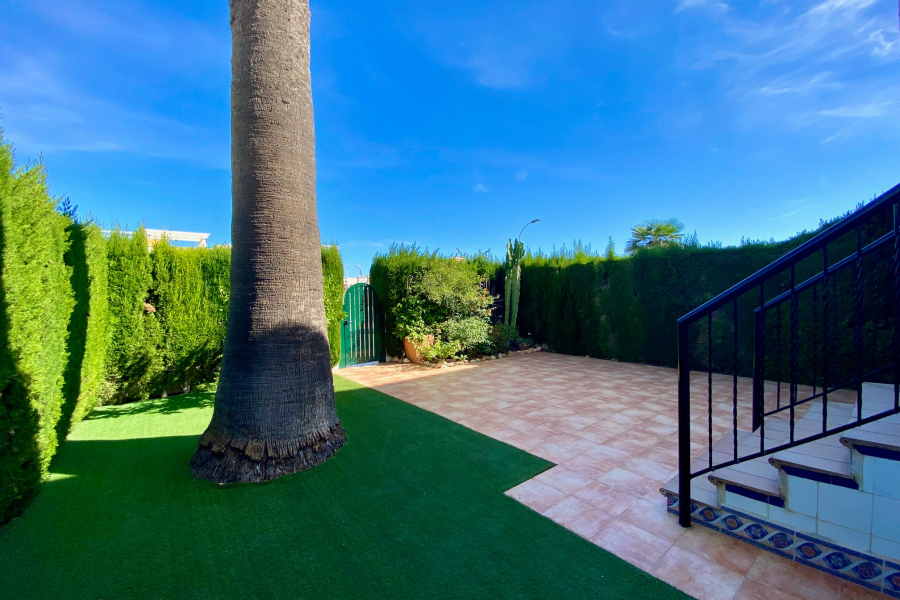 Resale - Villa / Semi-adosado - Torrevieja  - Torreblanca