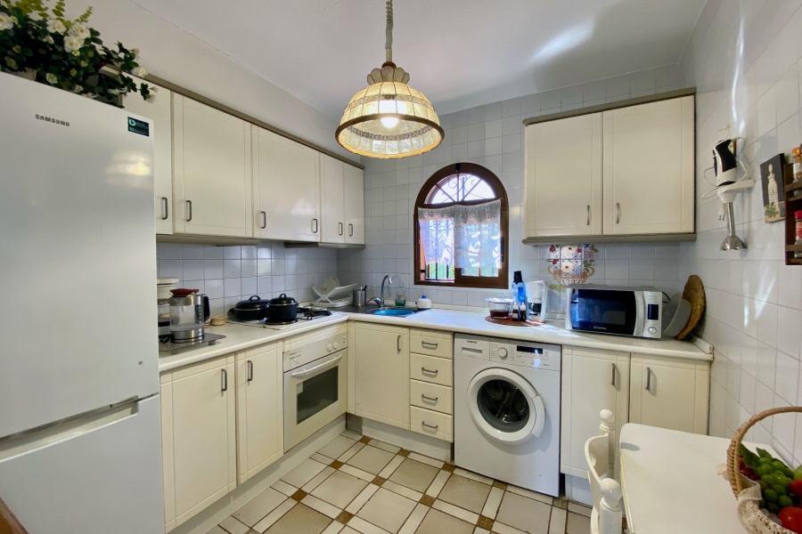 Resale - Villa / Semi-adosado - Torrevieja  - Torreblanca