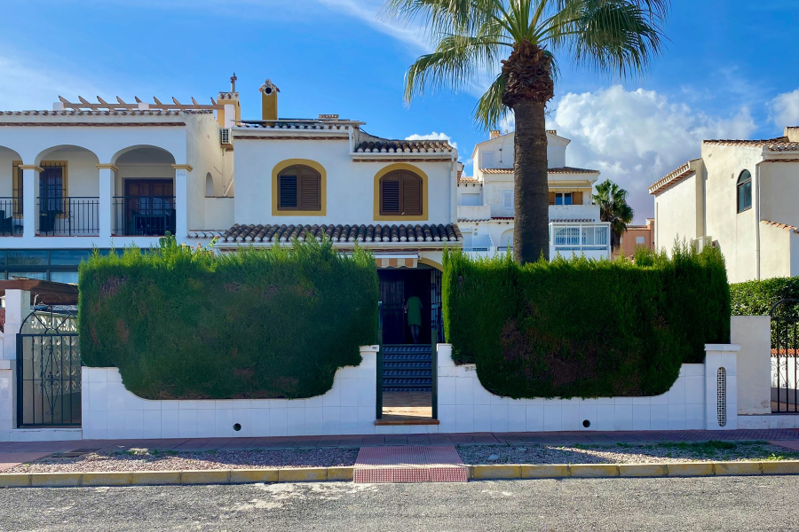 Resale - Villa / Semi-adosado - Torrevieja  - Torreblanca