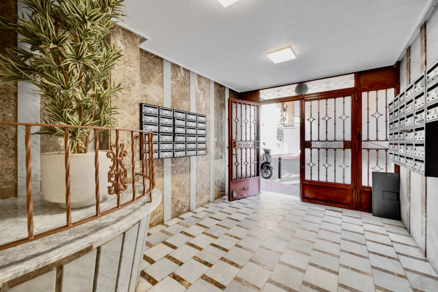 Resale - Apartment/Bungalow - Torrevieja  - Los Naufragos