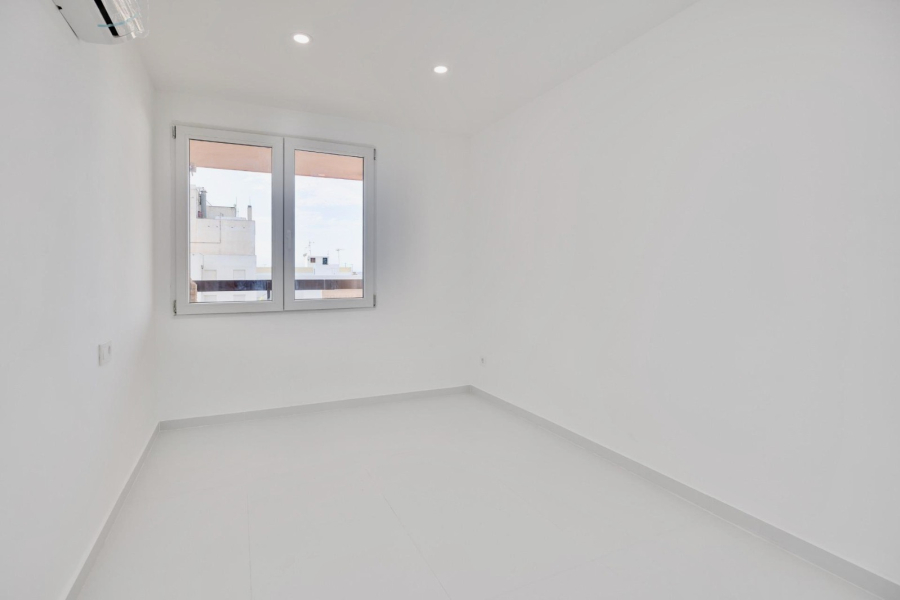 Resale - Apartment/Bungalow - Torrevieja  - Los Naufragos