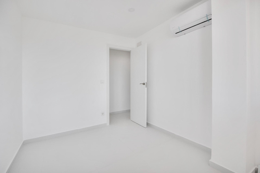 Resale - Apartment/Bungalow - Torrevieja  - Los Naufragos