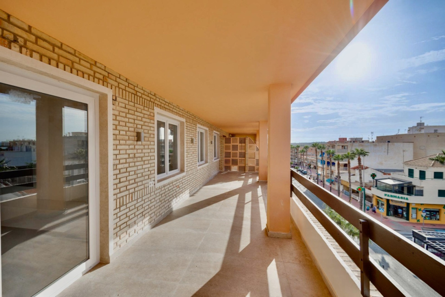 Resale - Apartment/Bungalow - Torrevieja  - Los Naufragos