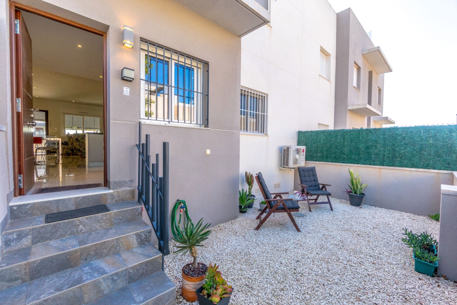 Resale - Lägenhet / Bungalow  - Torrevieja  - Aguas Nuevas
