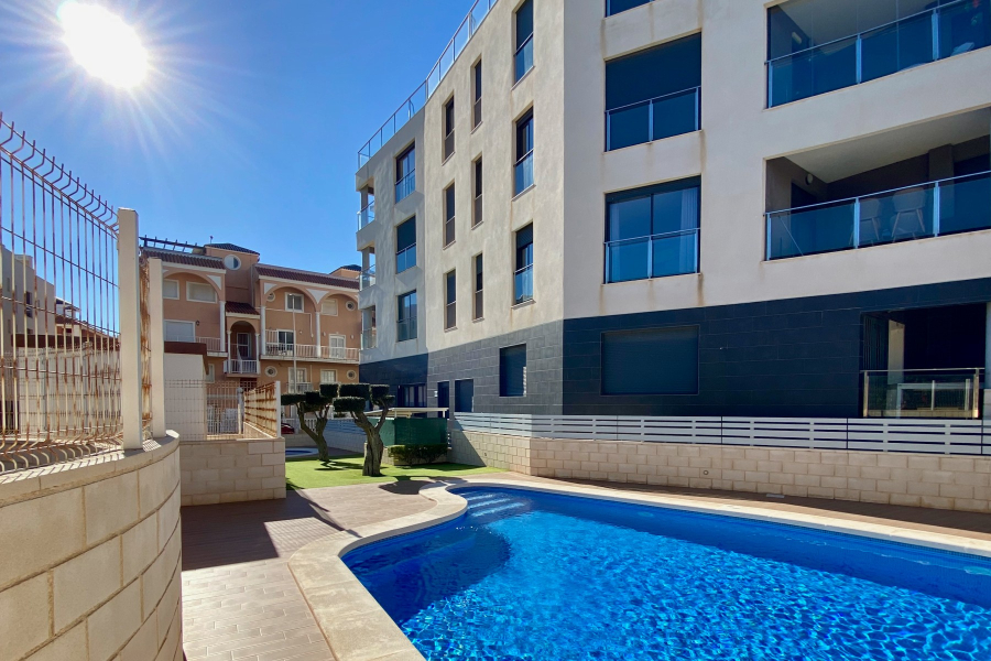 Resale - Apartamento/Bungalow - Torrevieja  - La Mata