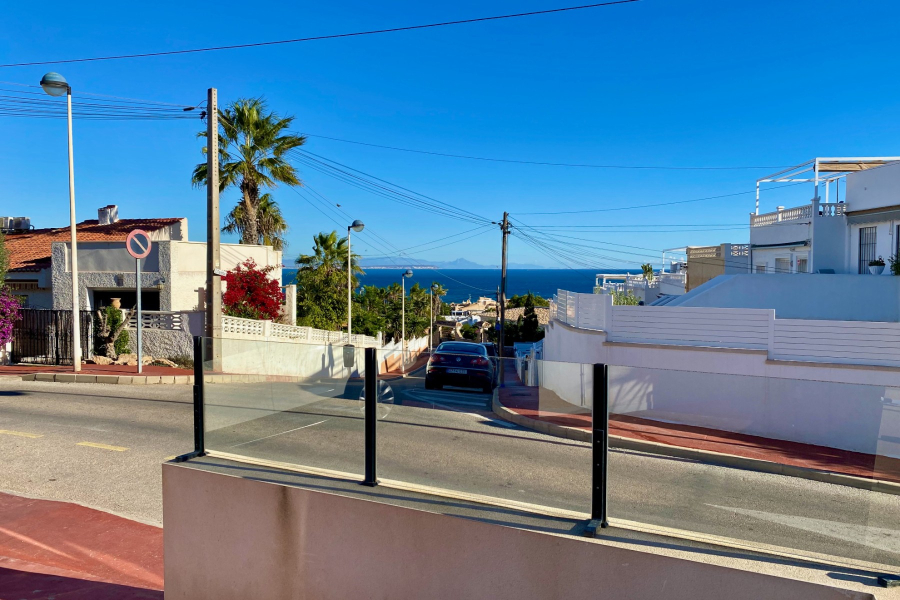 Resale - Villa / Semi detached - Torrevieja  - La Mata