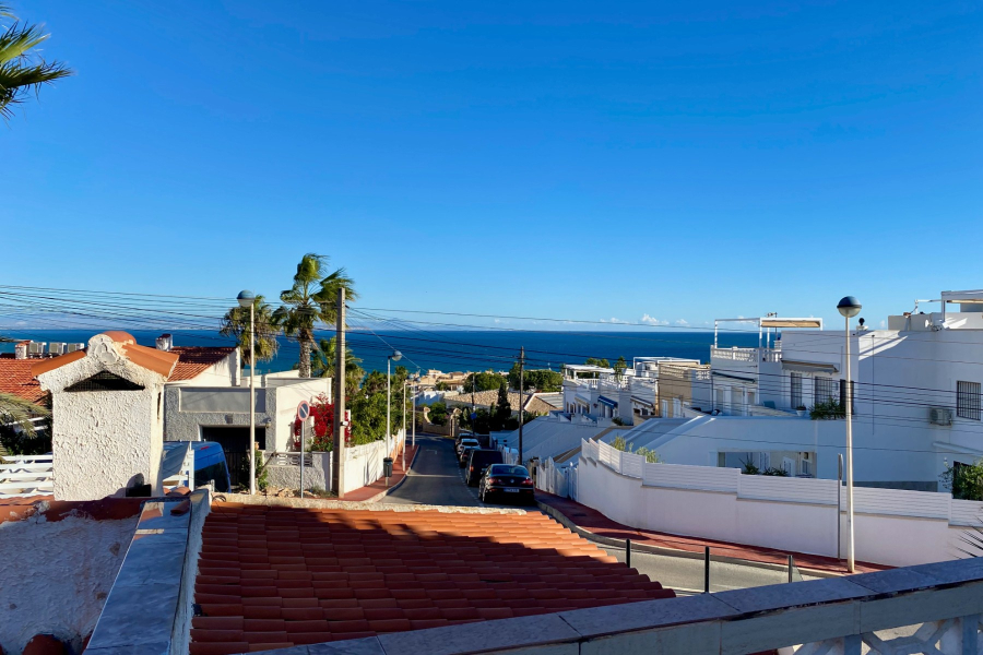 Resale - Villa / Semi detached - Torrevieja  - La Mata