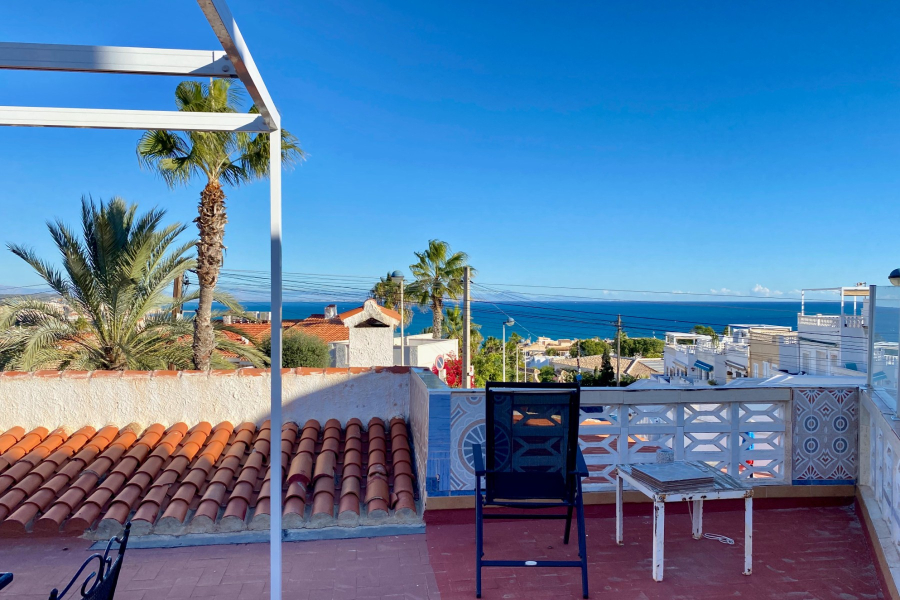 Resale - Villa / Semi detached - Torrevieja  - La Mata